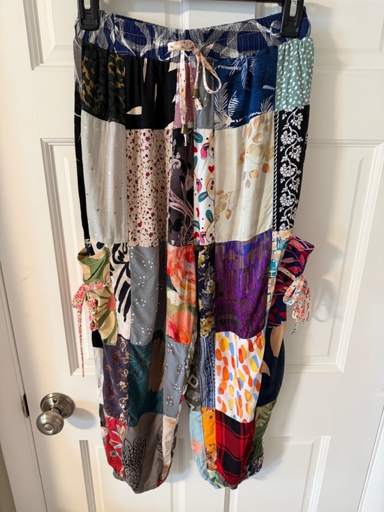 Pants - Paradise USA Boho Patchwork Harem Pants
Elastic Waist & Cuffs Hippie S/M